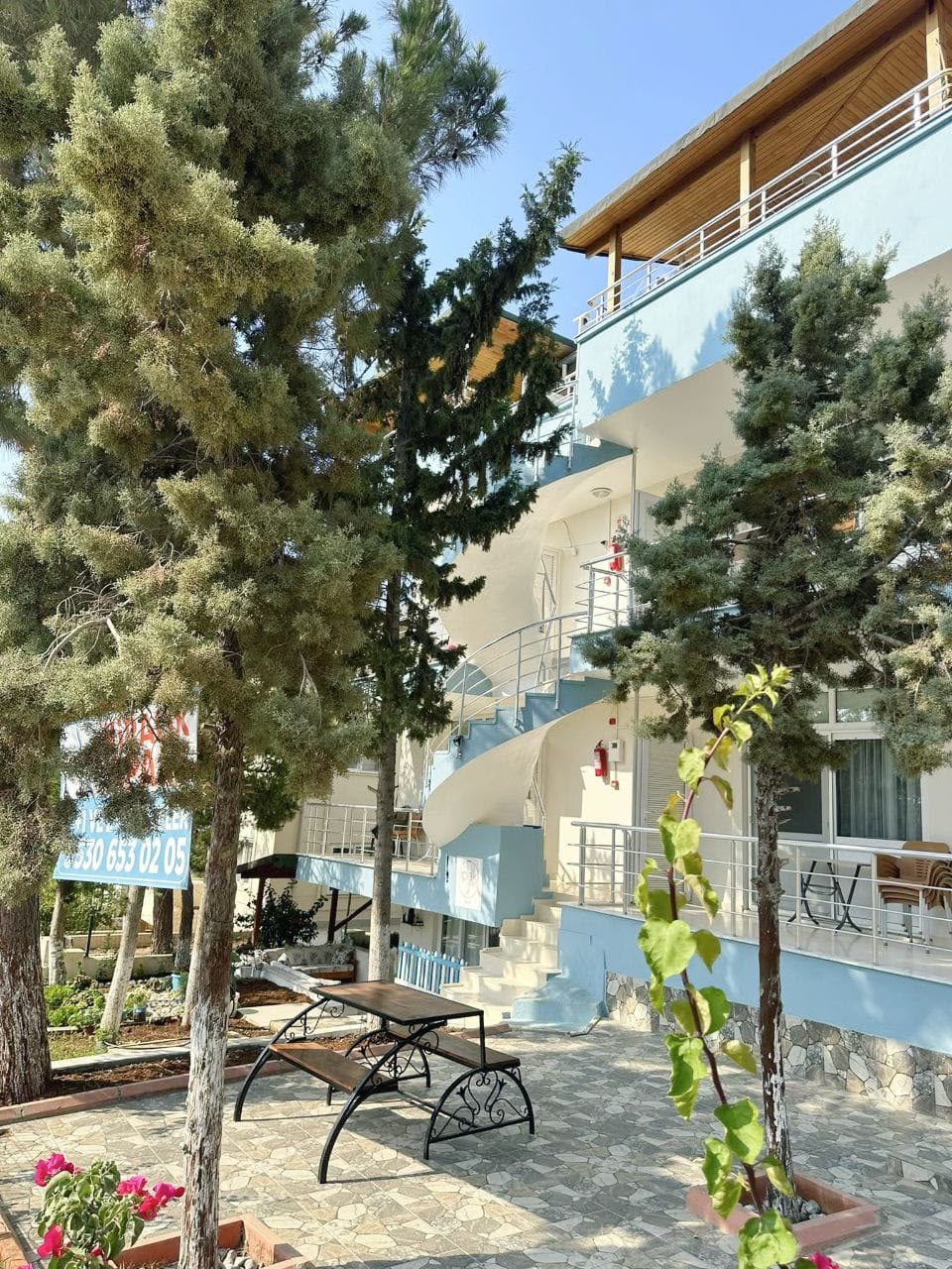 Tisan İpek Evleri bahçe alanı