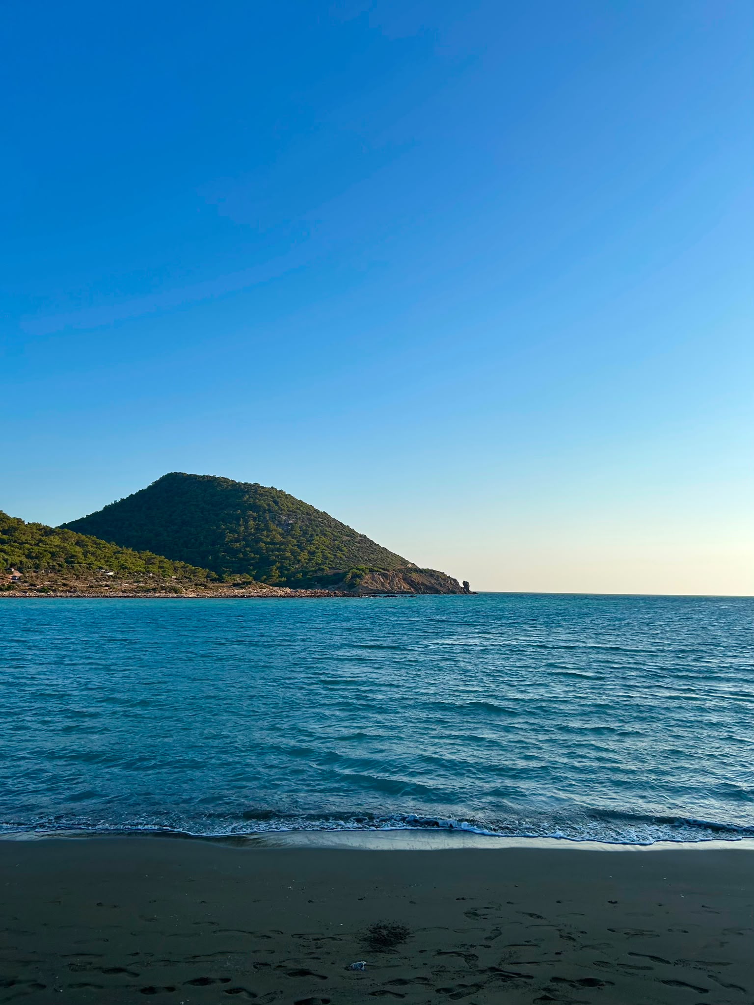 Tisan Adası koy manzarası